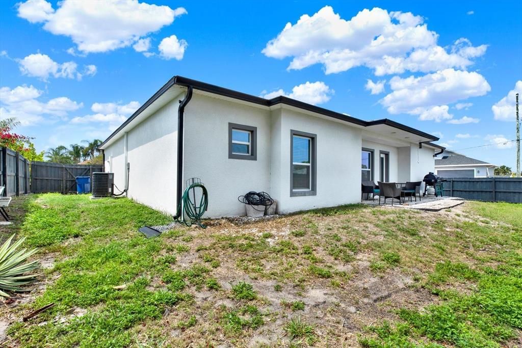 На продажу: $346,900 (3 спален, 2 ванн, 1425 Квадратных фут)