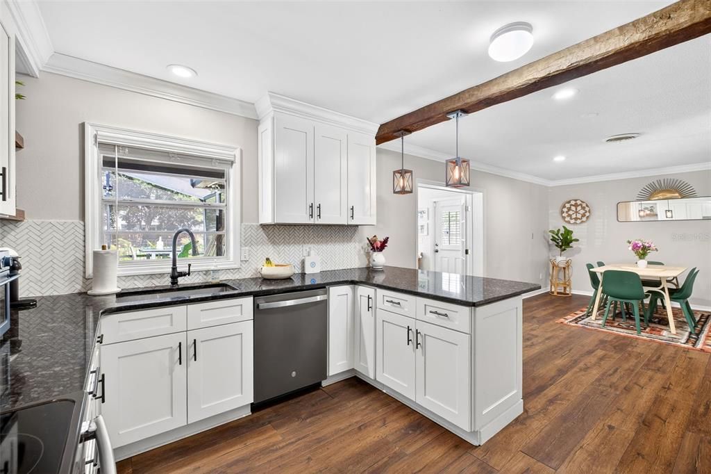 En Venta: $675,000 (4 camas, 2 baños, 1813 Pies cuadrados)