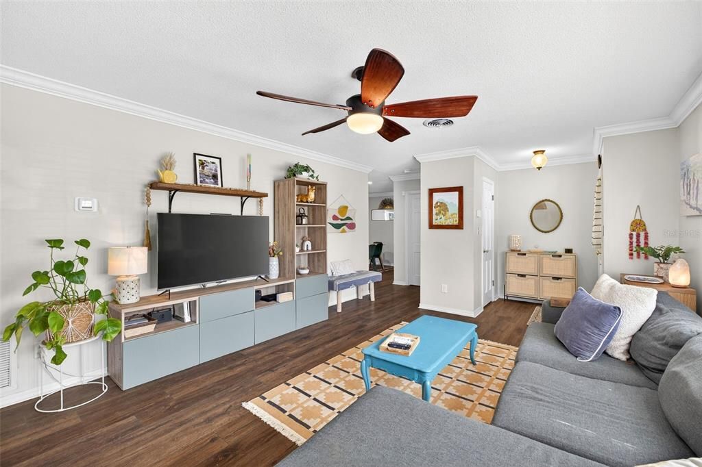 En Venta: $675,000 (4 camas, 2 baños, 1813 Pies cuadrados)