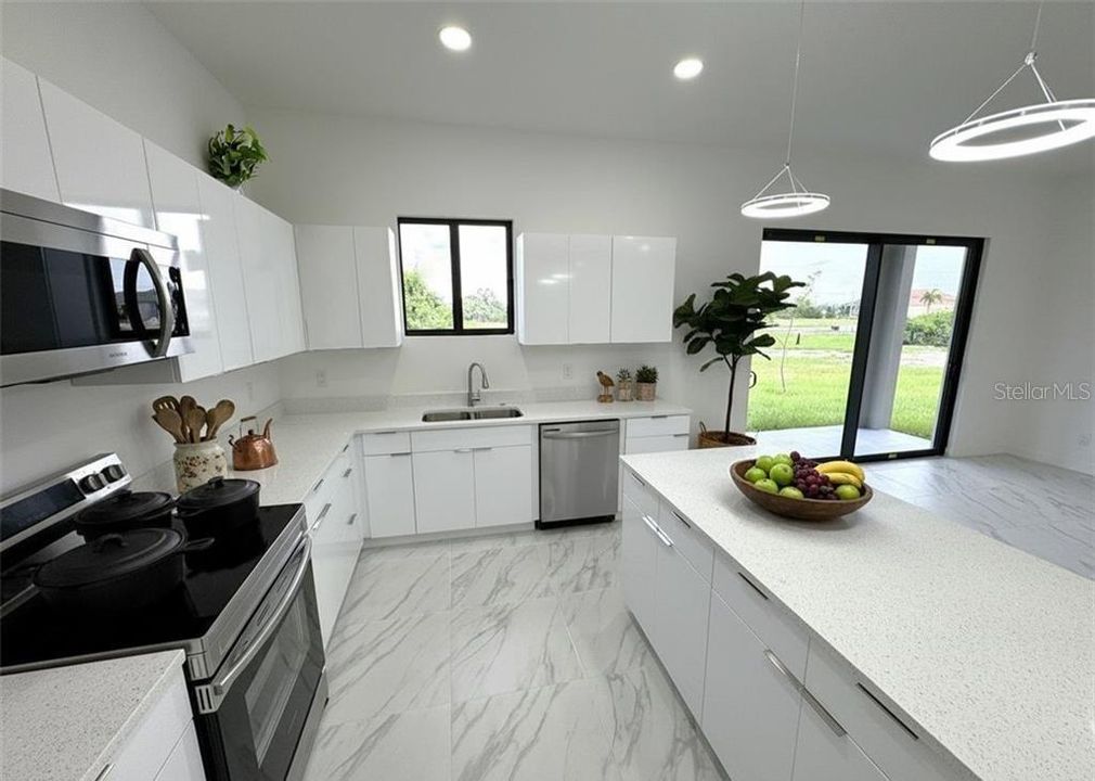 En Venta: $420,000 (4 camas, 3 baños, 1904 Pies cuadrados)
