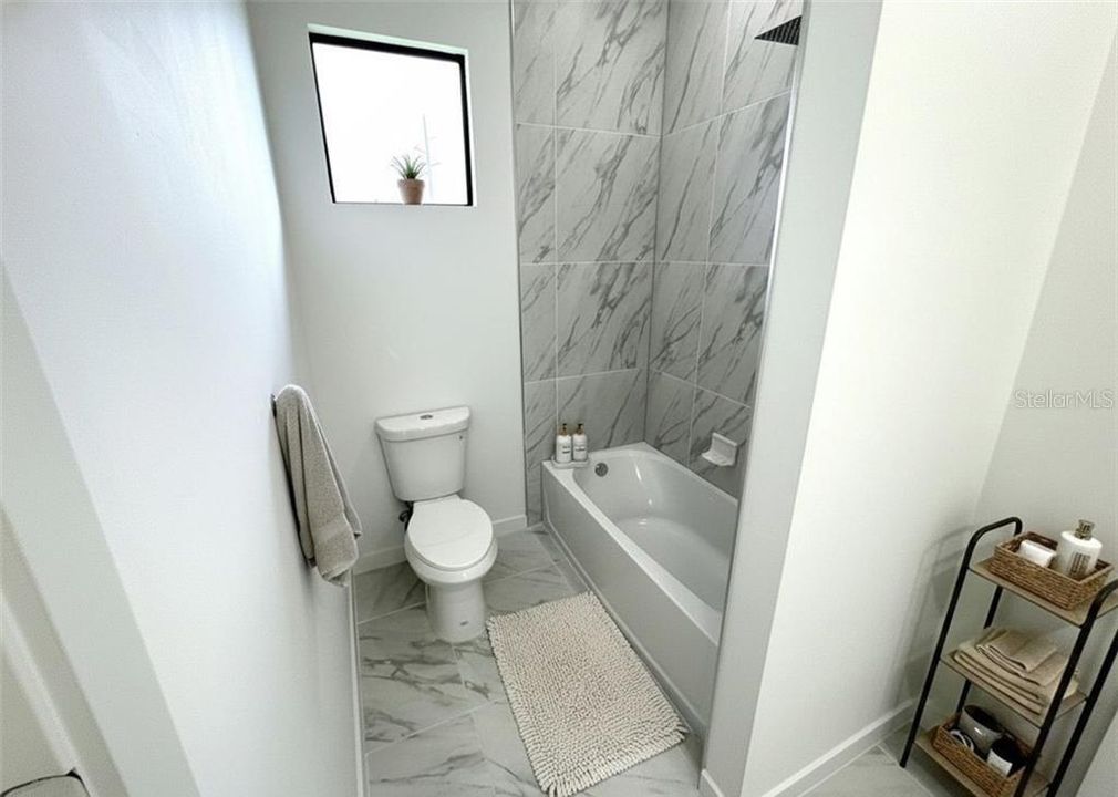 En Venta: $420,000 (4 camas, 3 baños, 1904 Pies cuadrados)