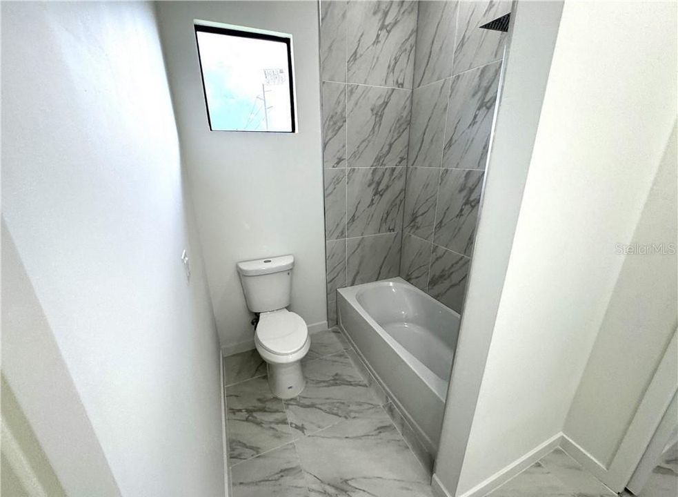 En Venta: $420,000 (4 camas, 3 baños, 1904 Pies cuadrados)