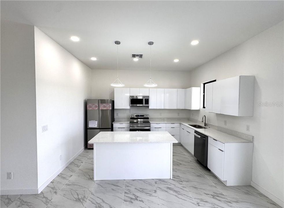 En Venta: $420,000 (4 camas, 3 baños, 1904 Pies cuadrados)