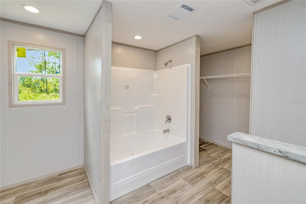 Active With Contract: $350,000 (5 beds, 3 baths, 2001 Square Feet)