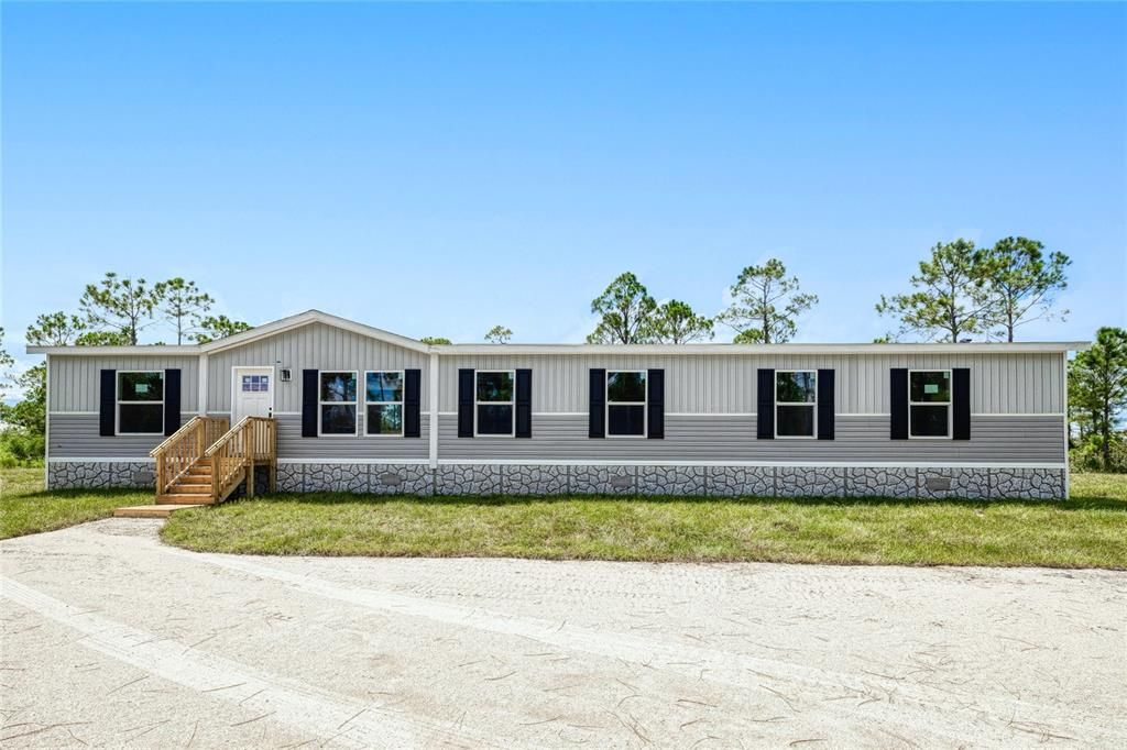 Active With Contract: $350,000 (5 beds, 3 baths, 2001 Square Feet)