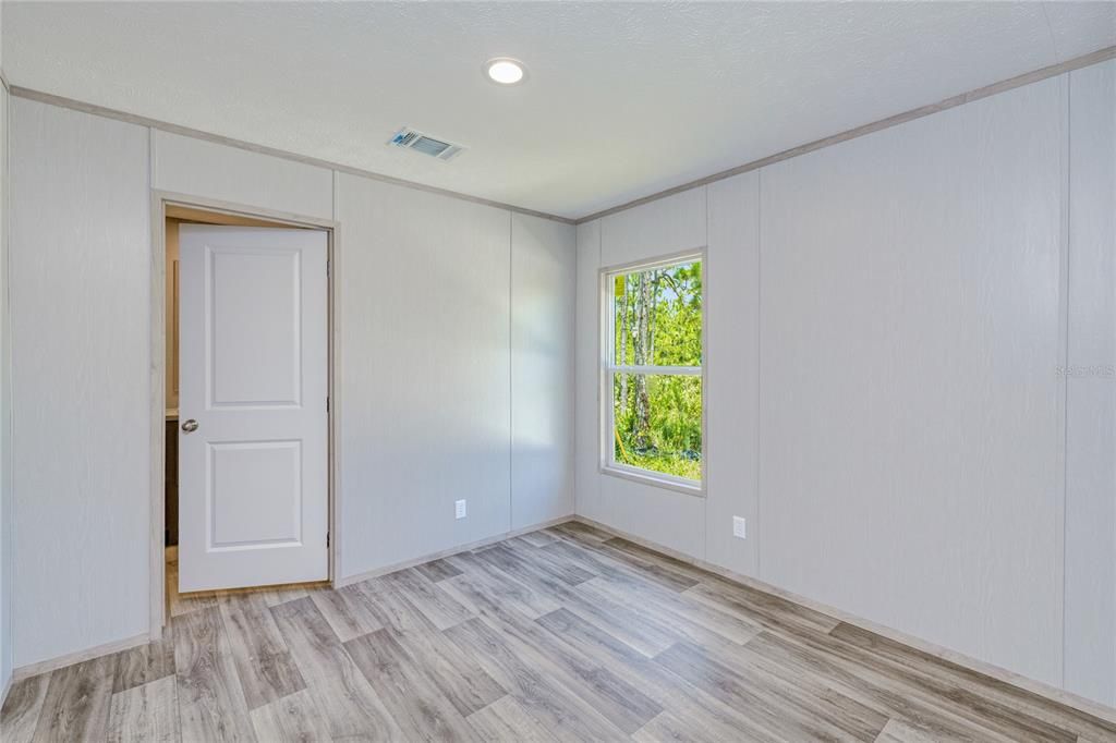 Active With Contract: $350,000 (5 beds, 3 baths, 2001 Square Feet)