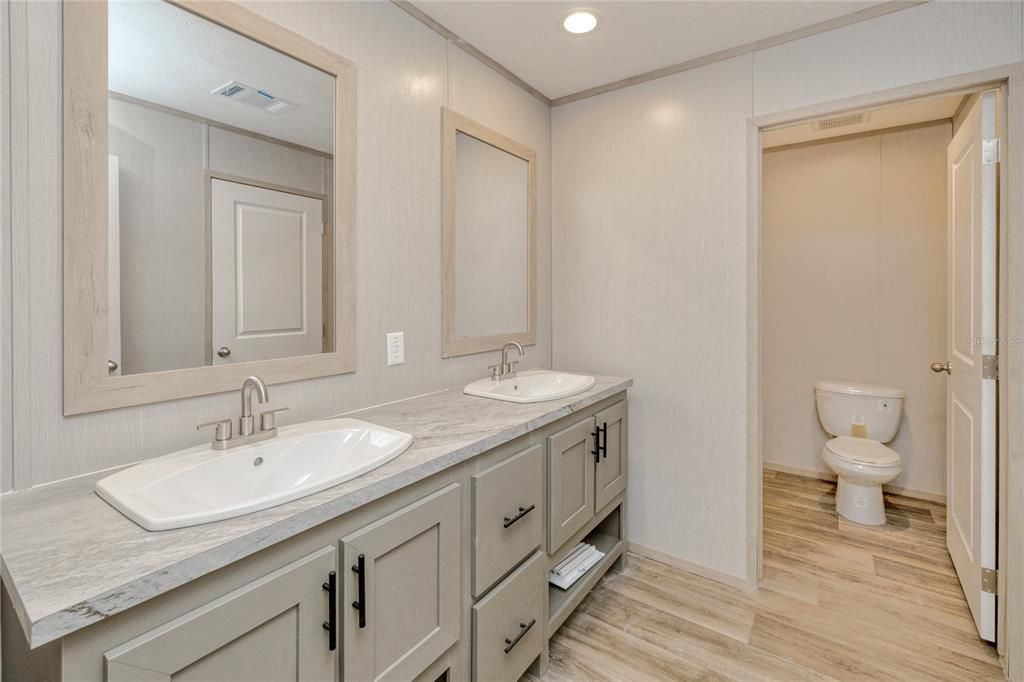 Active With Contract: $350,000 (5 beds, 3 baths, 2001 Square Feet)