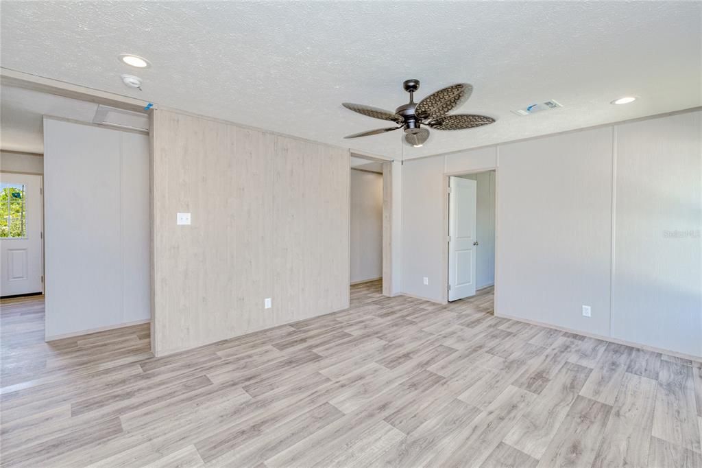 Active With Contract: $350,000 (5 beds, 3 baths, 2001 Square Feet)