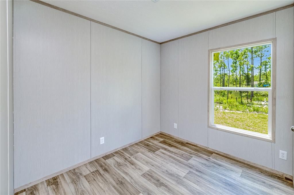 Active With Contract: $350,000 (5 beds, 3 baths, 2001 Square Feet)