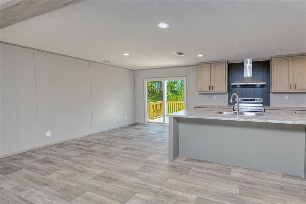 Active With Contract: $350,000 (5 beds, 3 baths, 2001 Square Feet)