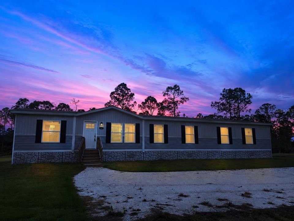 Active With Contract: $350,000 (5 beds, 3 baths, 2001 Square Feet)