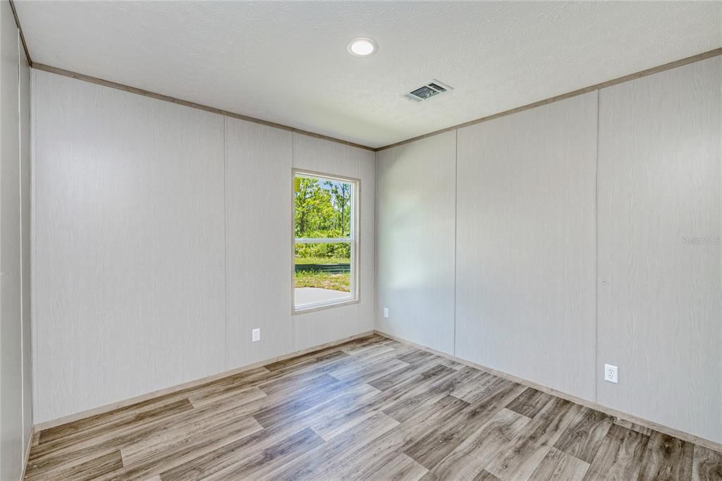 Active With Contract: $350,000 (5 beds, 3 baths, 2001 Square Feet)