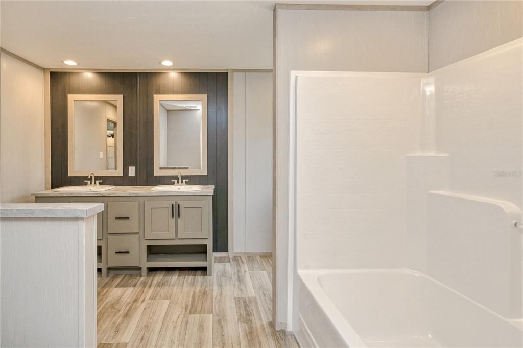 Active With Contract: $350,000 (5 beds, 3 baths, 2001 Square Feet)