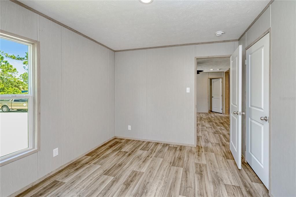 Active With Contract: $350,000 (5 beds, 3 baths, 2001 Square Feet)