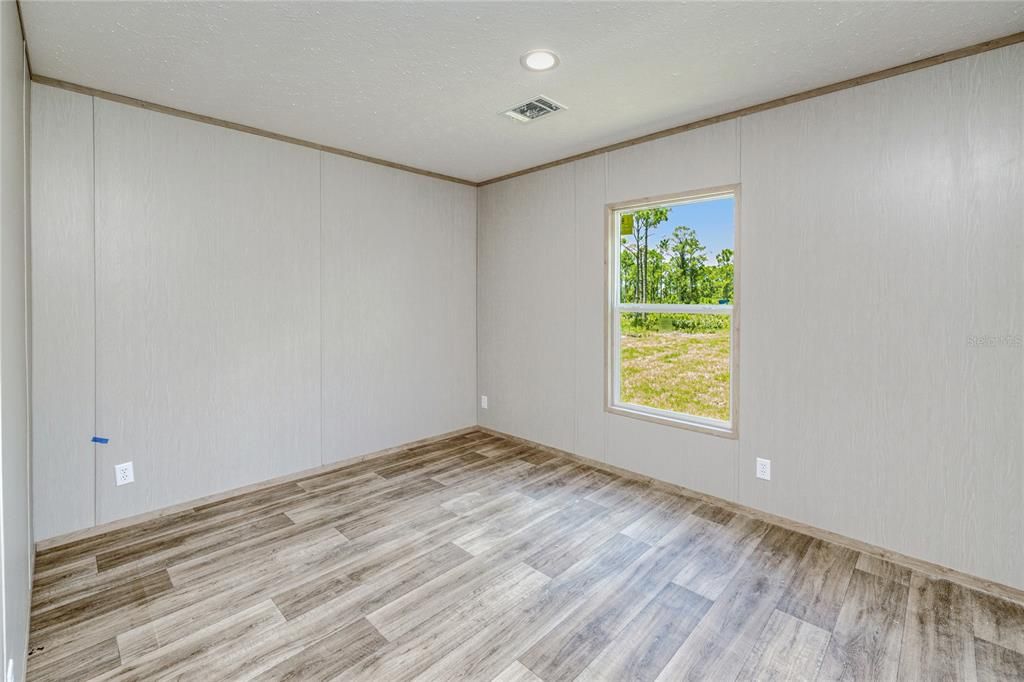 Active With Contract: $350,000 (5 beds, 3 baths, 2001 Square Feet)