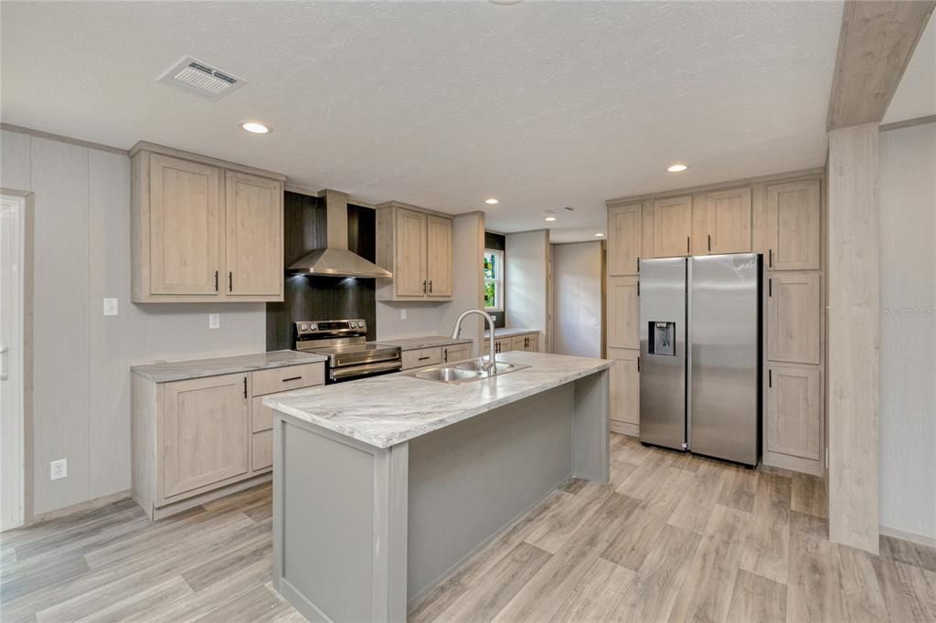 Active With Contract: $350,000 (5 beds, 3 baths, 2001 Square Feet)