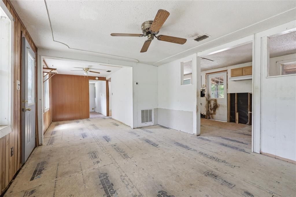 For Sale: $139,900 (3 beds, 2 baths, 1152 Square Feet)