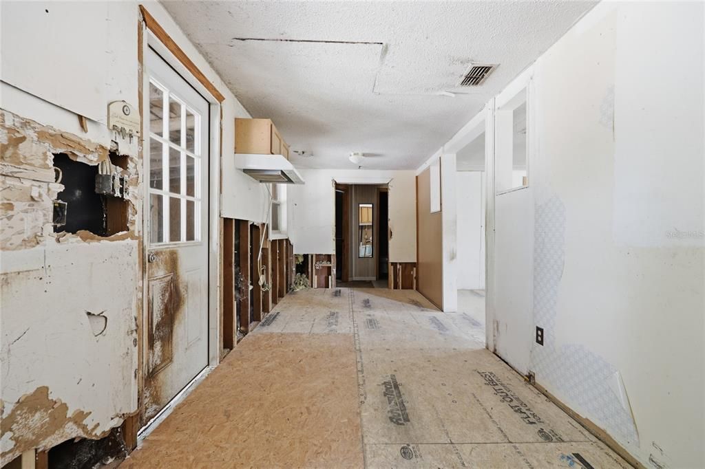 For Sale: $139,900 (3 beds, 2 baths, 1152 Square Feet)