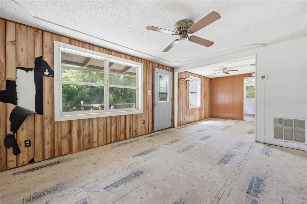 For Sale: $139,900 (3 beds, 2 baths, 1152 Square Feet)