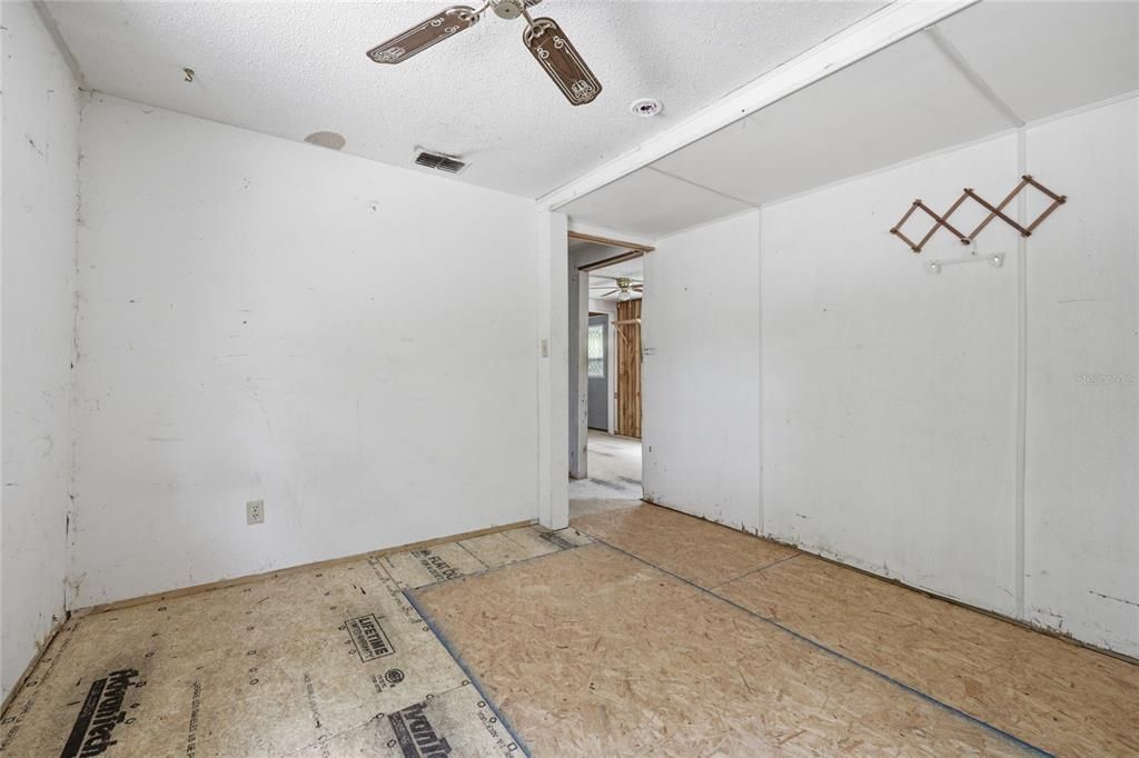For Sale: $139,900 (3 beds, 2 baths, 1152 Square Feet)