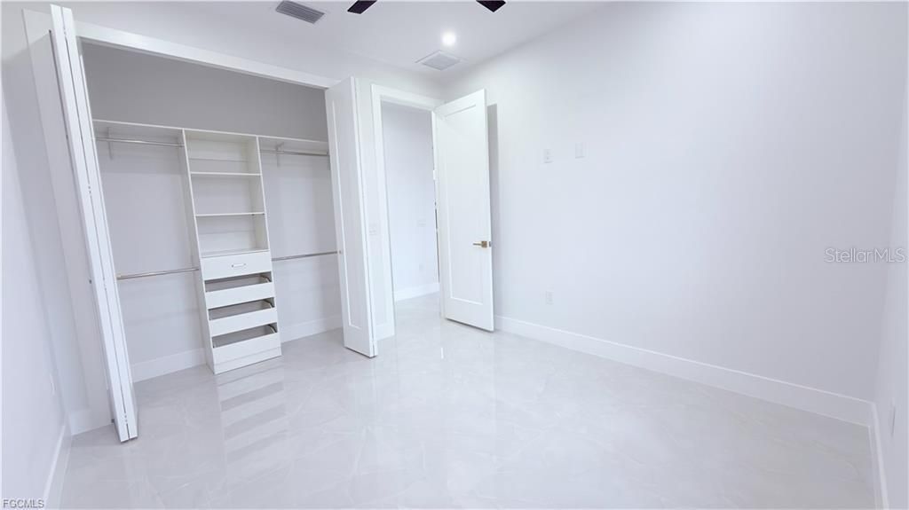 На продажу: $419,900 (4 спален, 3 ванн, 1995 Квадратных фут)