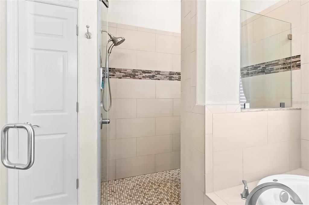 Activo con contrato: $674,900 (5 camas, 3 baños, 2786 Pies cuadrados)
