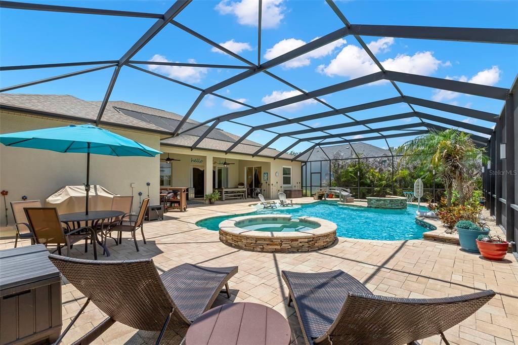 Activo con contrato: $674,900 (5 camas, 3 baños, 2786 Pies cuadrados)