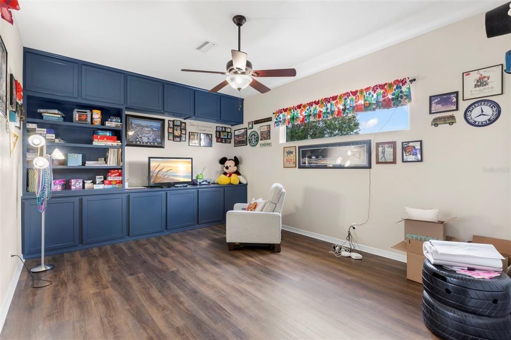 Activo con contrato: $674,900 (5 camas, 3 baños, 2786 Pies cuadrados)