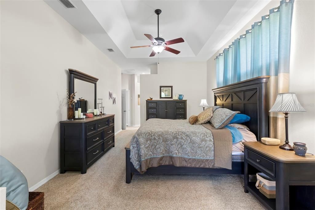 Activo con contrato: $674,900 (5 camas, 3 baños, 2786 Pies cuadrados)