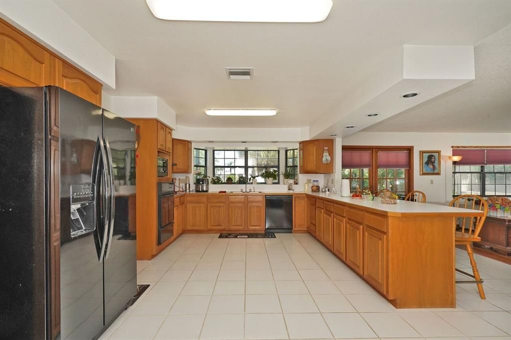 For Sale: $975,000 (4 beds, 3 baths, 3076 Square Feet)