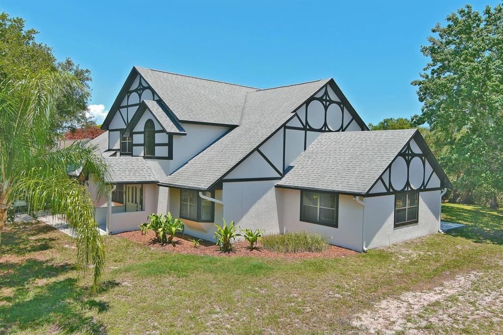 For Sale: $975,000 (4 beds, 3 baths, 3076 Square Feet)