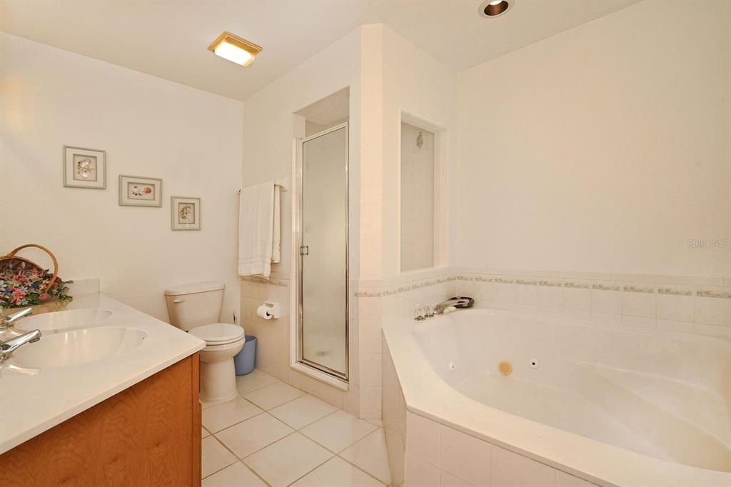 For Sale: $975,000 (4 beds, 3 baths, 3076 Square Feet)