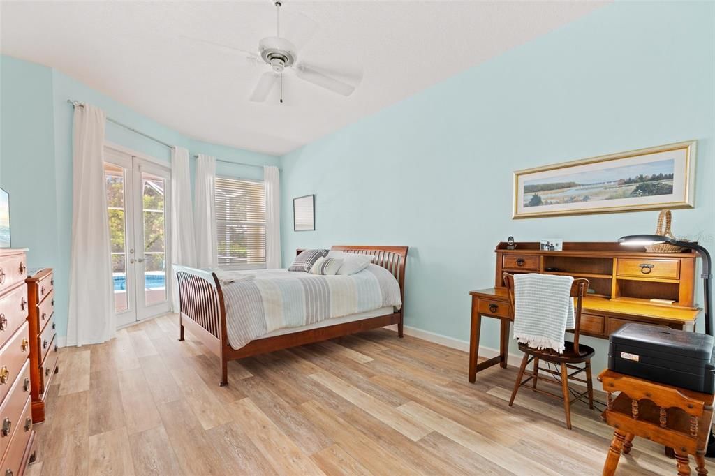 En Venta: $685,000 (4 camas, 2 baños, 2310 Pies cuadrados)