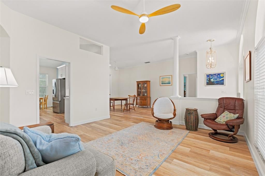 En Venta: $685,000 (4 camas, 2 baños, 2310 Pies cuadrados)