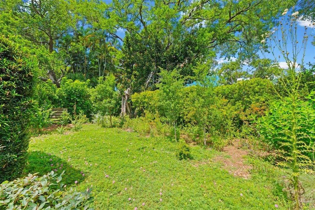 En Venta: $685,000 (4 camas, 2 baños, 2310 Pies cuadrados)