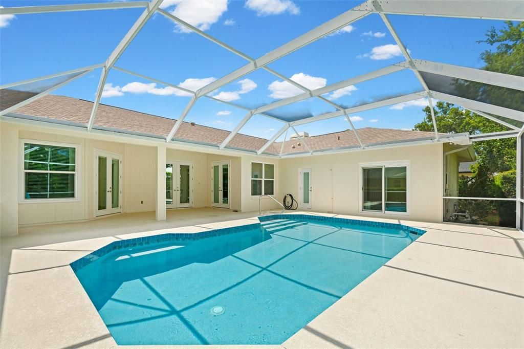 En Venta: $685,000 (4 camas, 2 baños, 2310 Pies cuadrados)