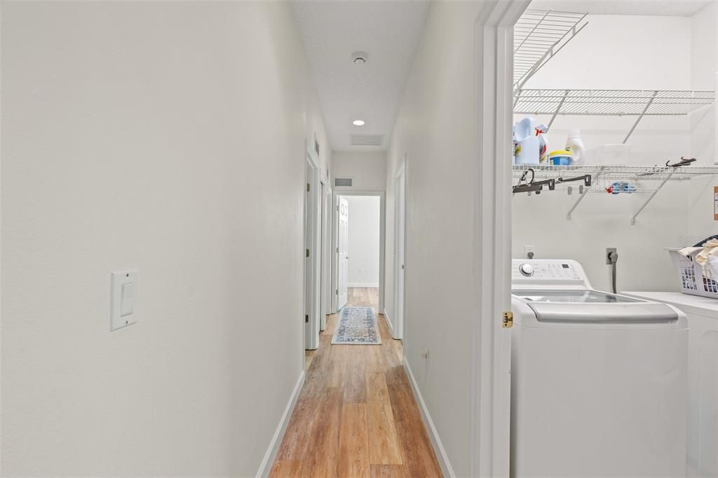 En Venta: $685,000 (4 camas, 2 baños, 2310 Pies cuadrados)
