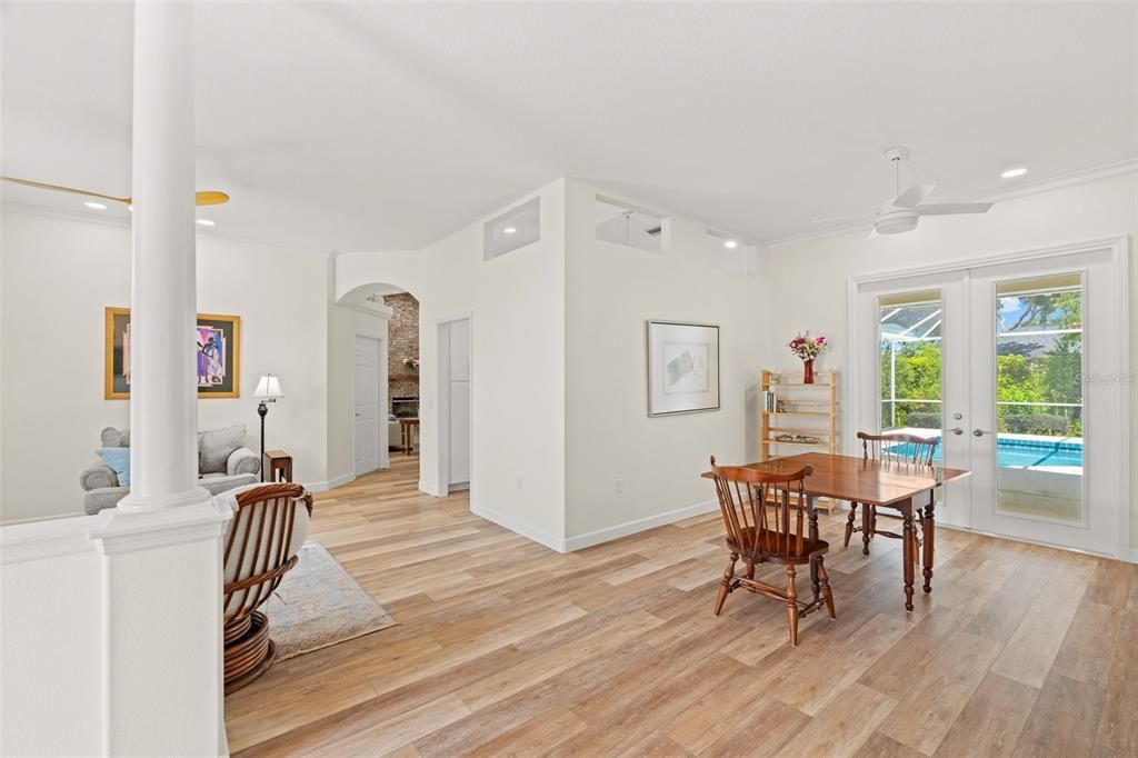 En Venta: $685,000 (4 camas, 2 baños, 2310 Pies cuadrados)