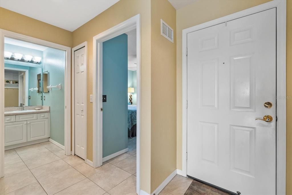 For Sale: $229,900 (2 beds, 2 baths, 1168 Square Feet)