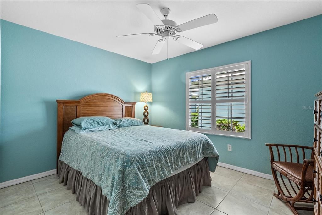 For Sale: $229,900 (2 beds, 2 baths, 1168 Square Feet)