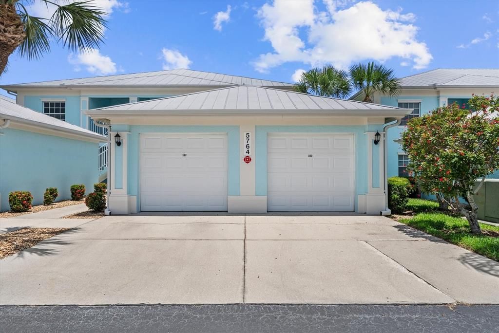 For Sale: $229,900 (2 beds, 2 baths, 1168 Square Feet)