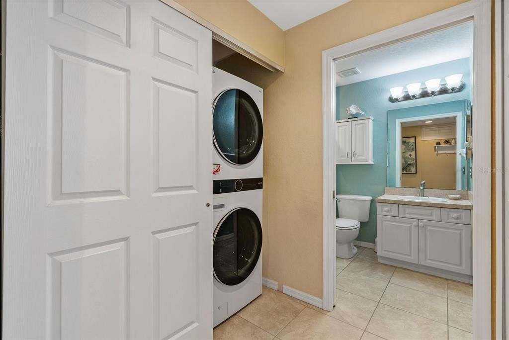 For Sale: $229,900 (2 beds, 2 baths, 1168 Square Feet)