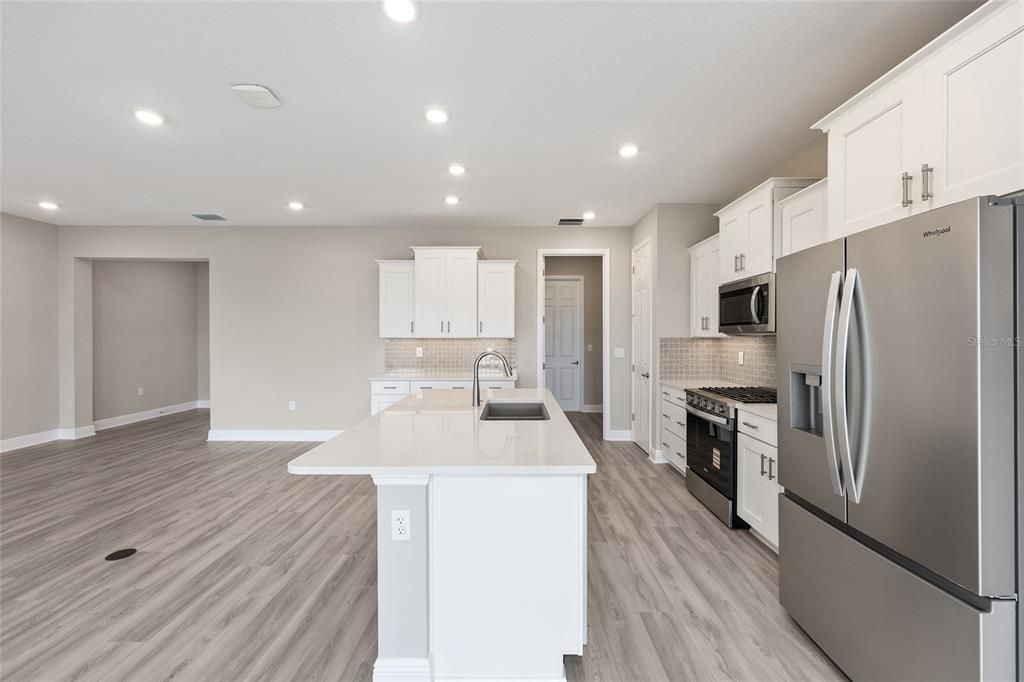 Active With Contract: $454,625 (2 beds, 2 baths, 1718 Square Feet)