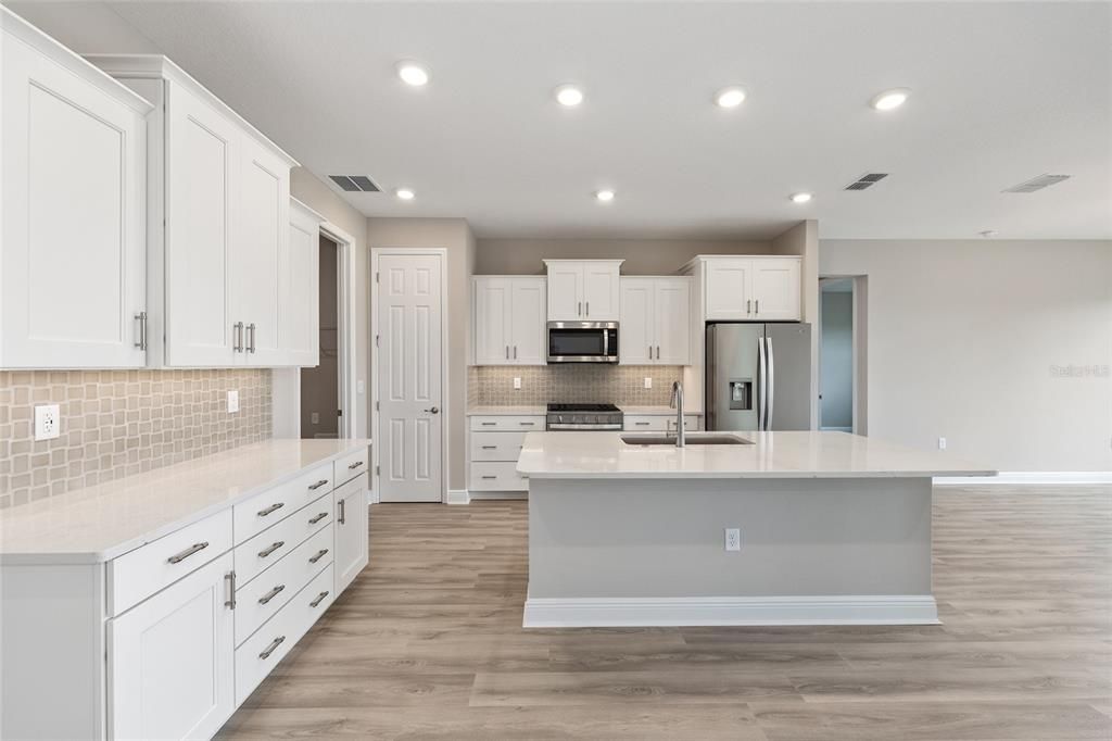Active With Contract: $454,625 (2 beds, 2 baths, 1718 Square Feet)