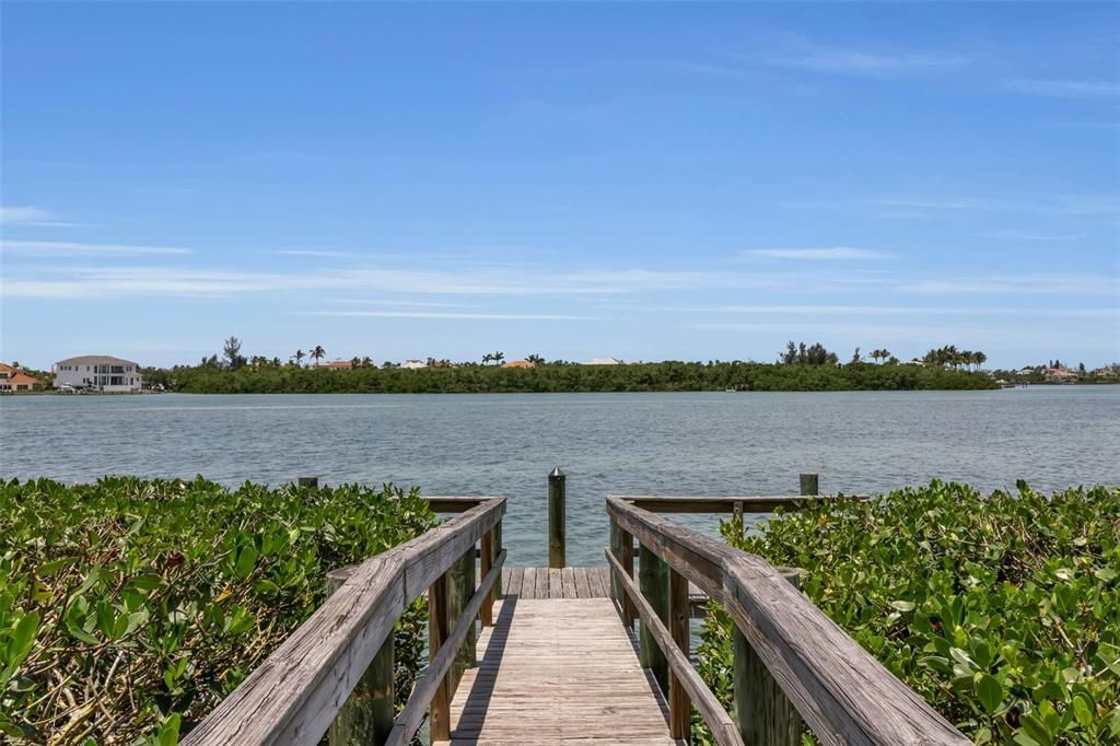 For Sale: $5,495,000 (3 beds, 2 baths, 2960 Square Feet)