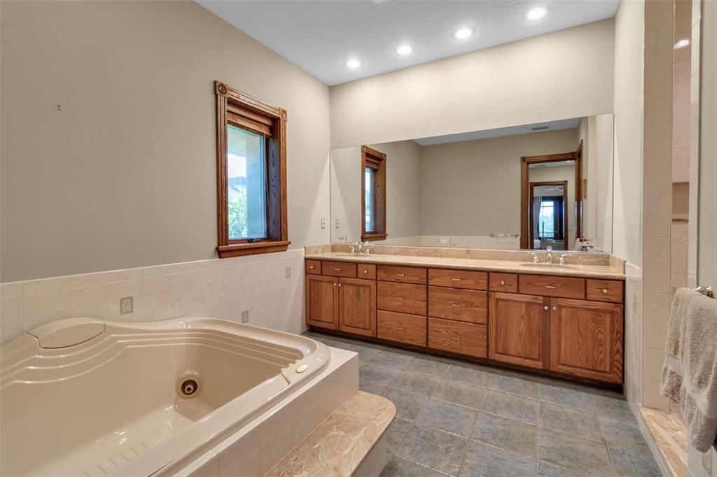For Sale: $5,495,000 (3 beds, 2 baths, 2960 Square Feet)
