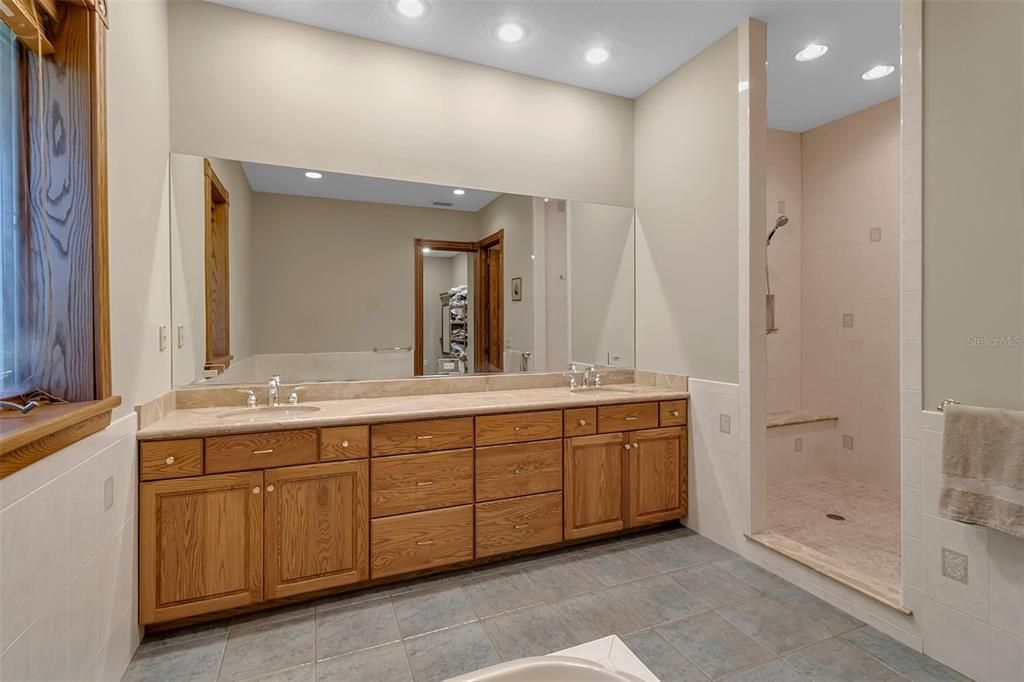 For Sale: $5,495,000 (3 beds, 2 baths, 2960 Square Feet)