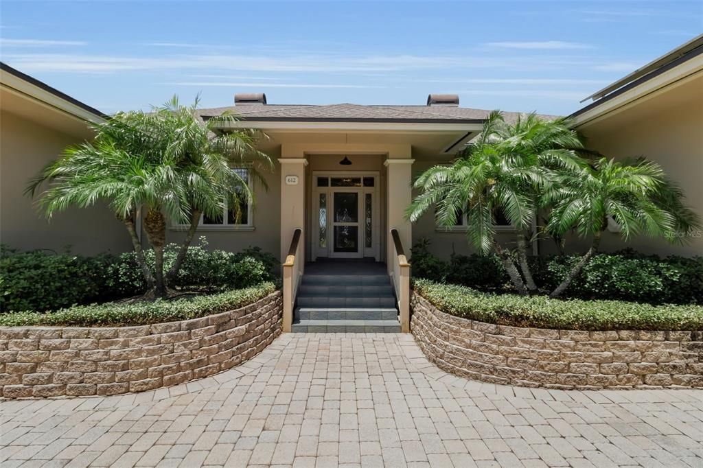 For Sale: $5,495,000 (3 beds, 2 baths, 2960 Square Feet)