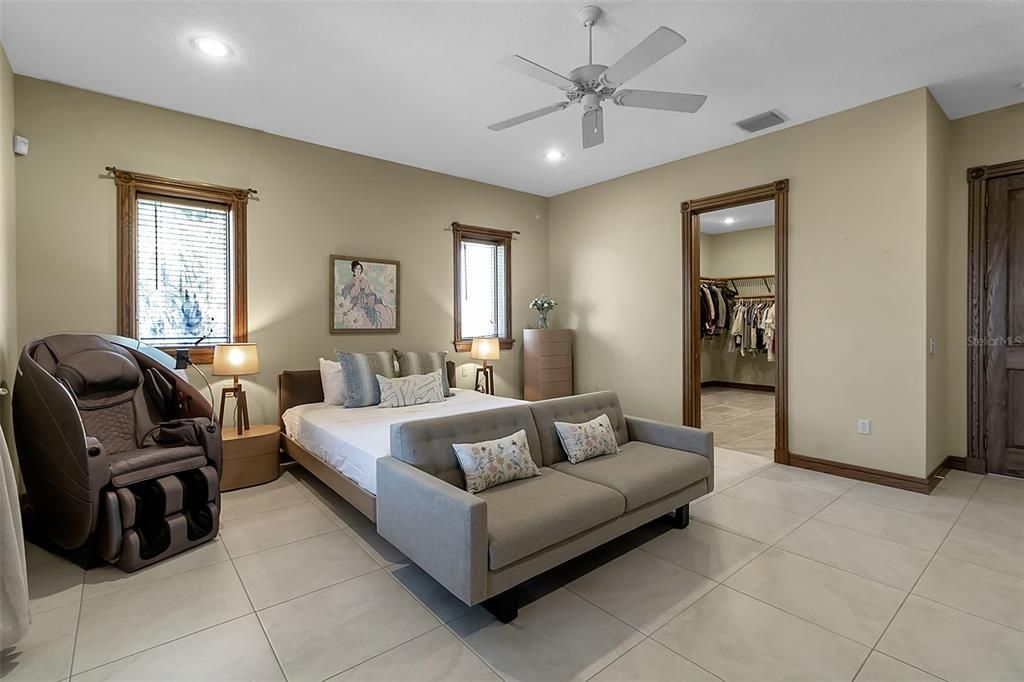 For Sale: $5,495,000 (3 beds, 2 baths, 2960 Square Feet)