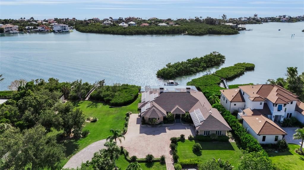 For Sale: $5,495,000 (3 beds, 2 baths, 2960 Square Feet)